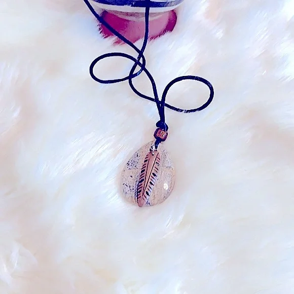 ✨HP✨🆕 Boho Healing Speckled Jasper Stone w/Wooden Carved Feather Charm Necklace - Picture 4 of 14